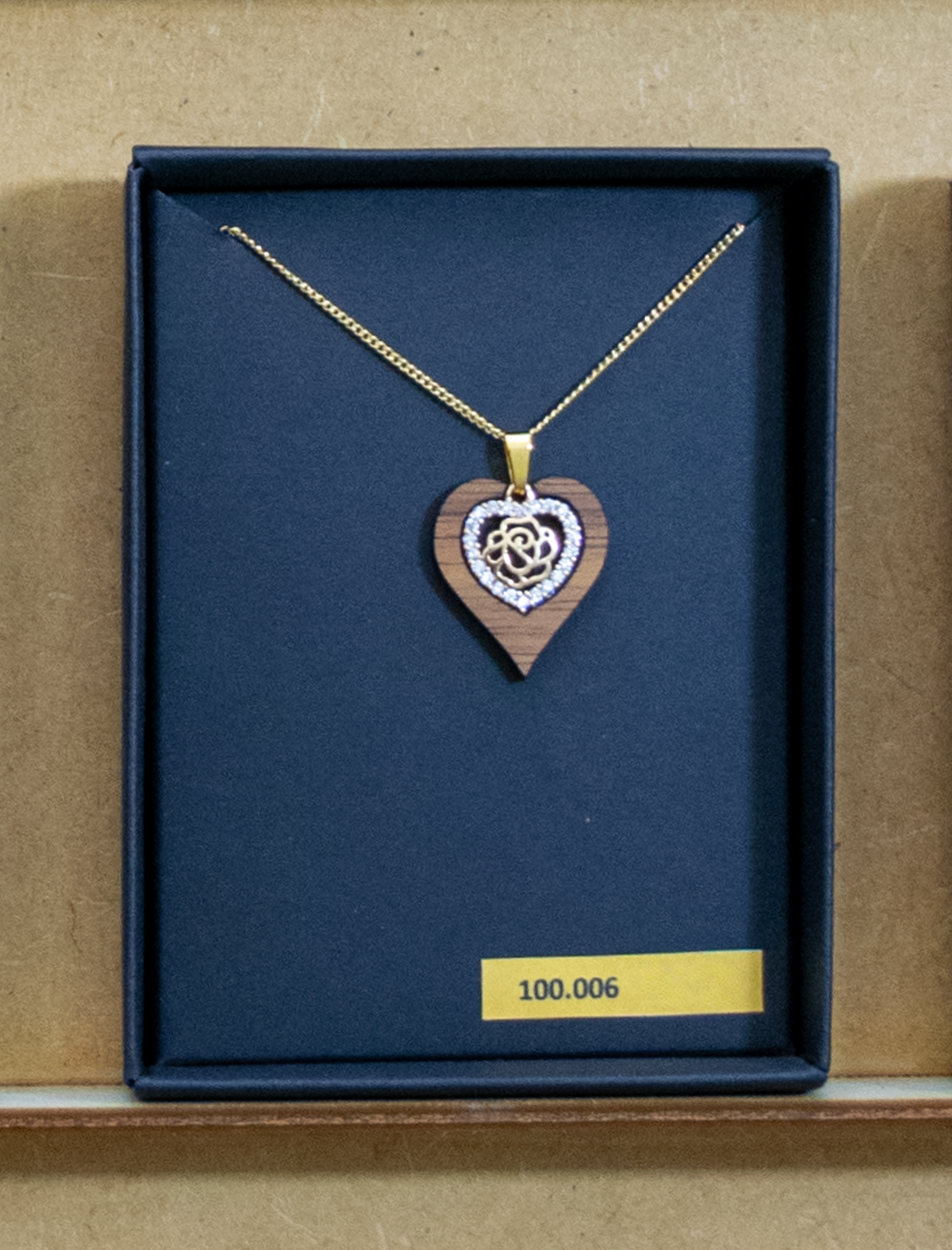 Halskette "Walnuss Herz Ornament"