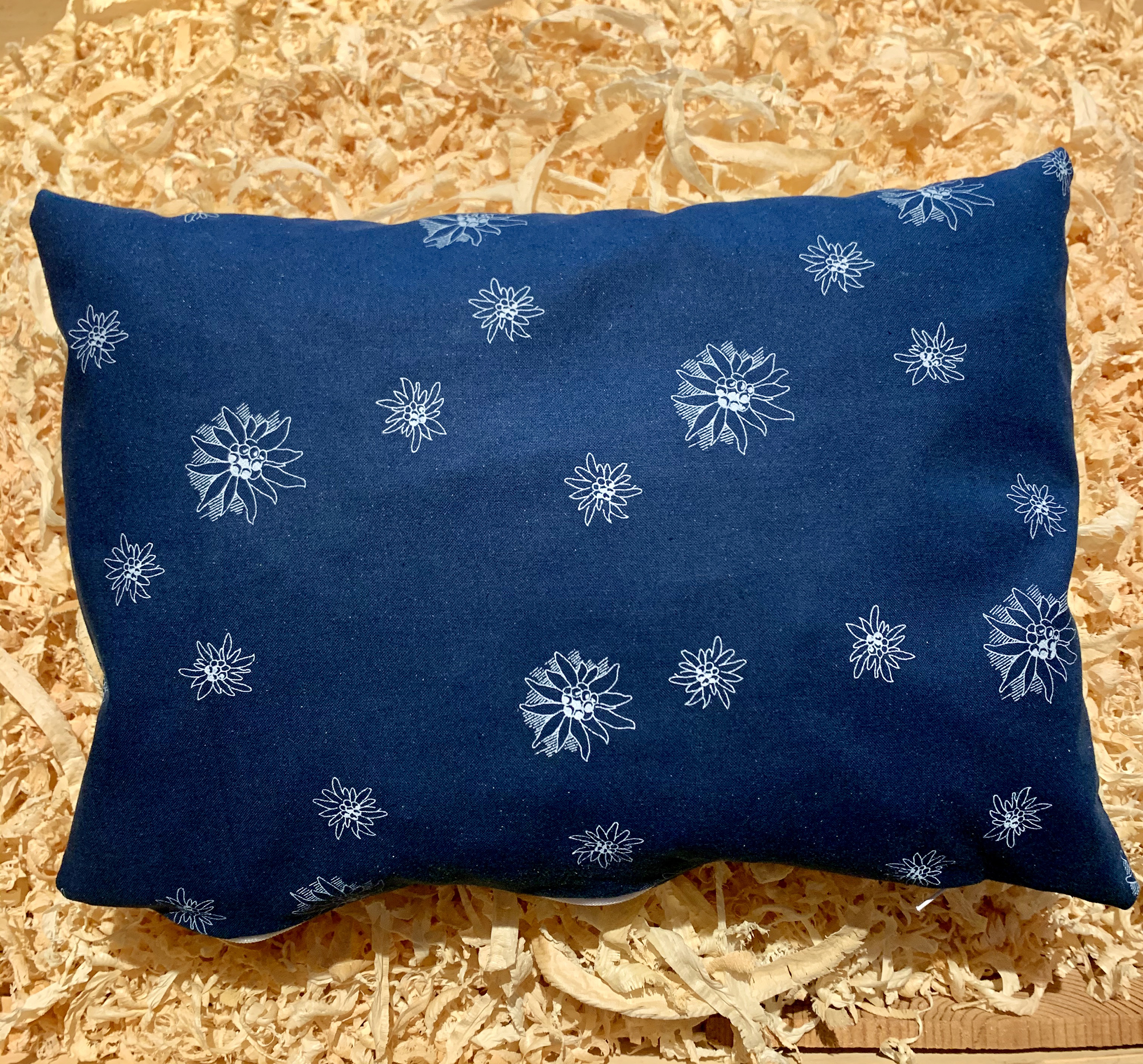 Pillow pinewood with edelweiss