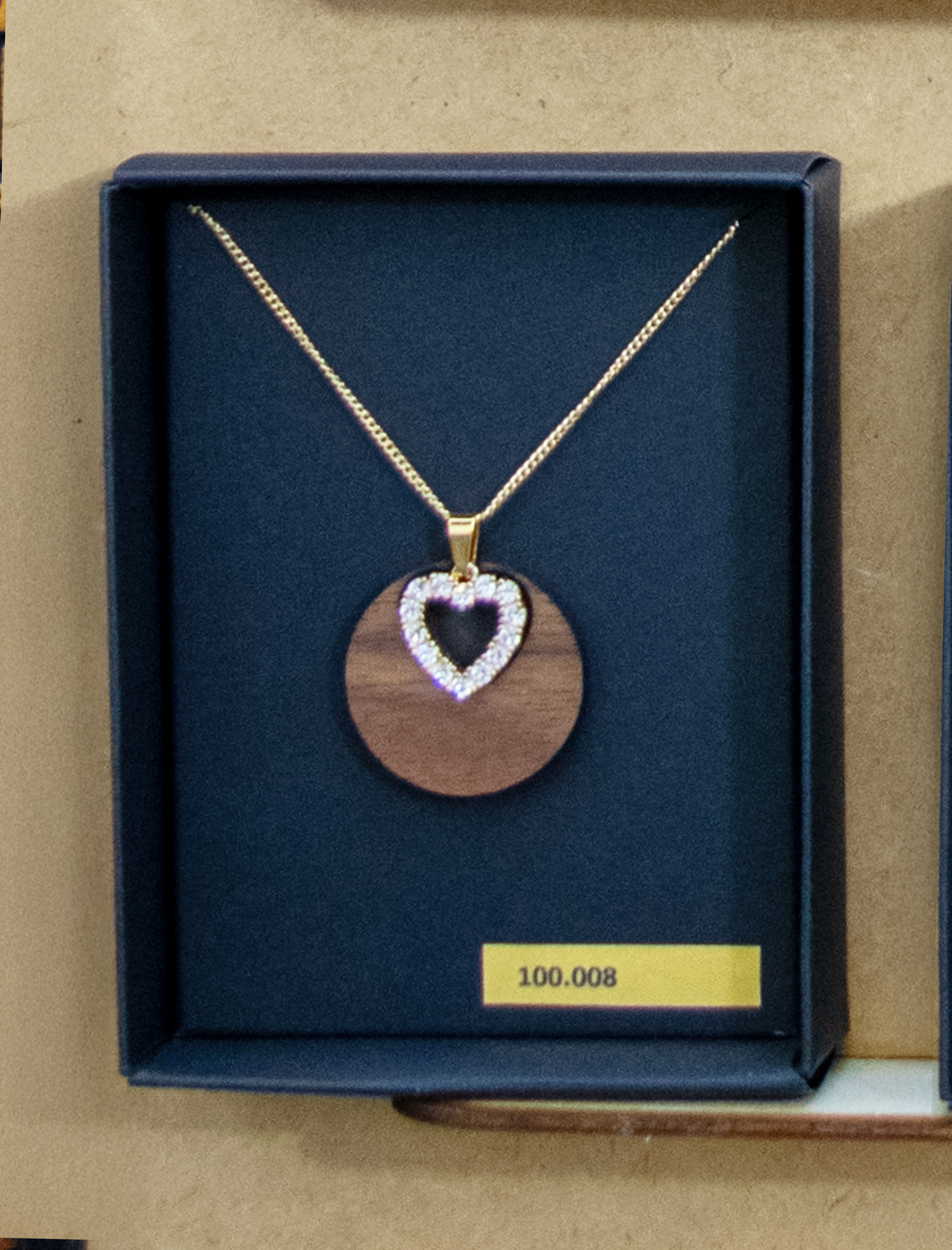 Halskette "Walnuss Herz Aureole"