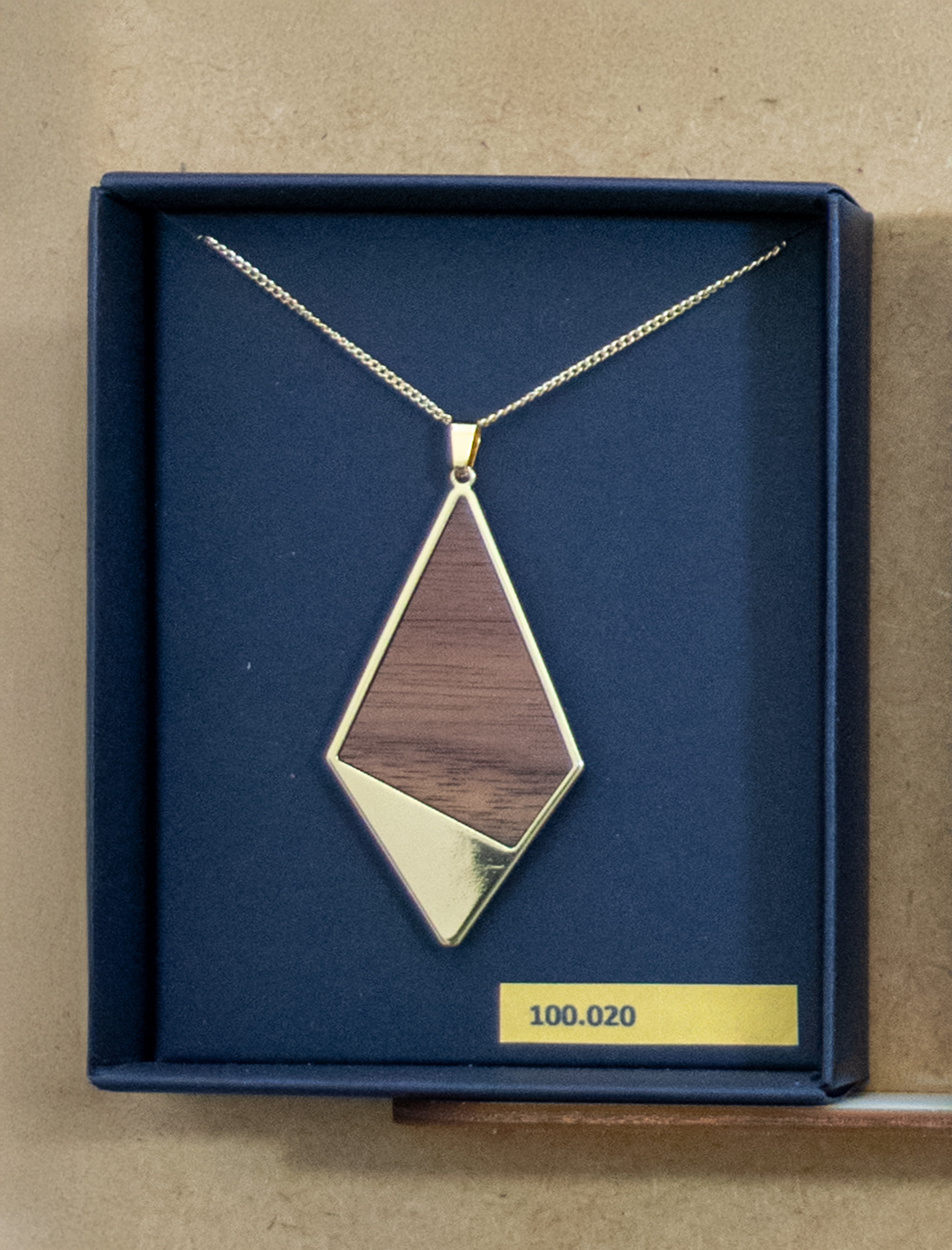 Collana "Terreno di Noce"