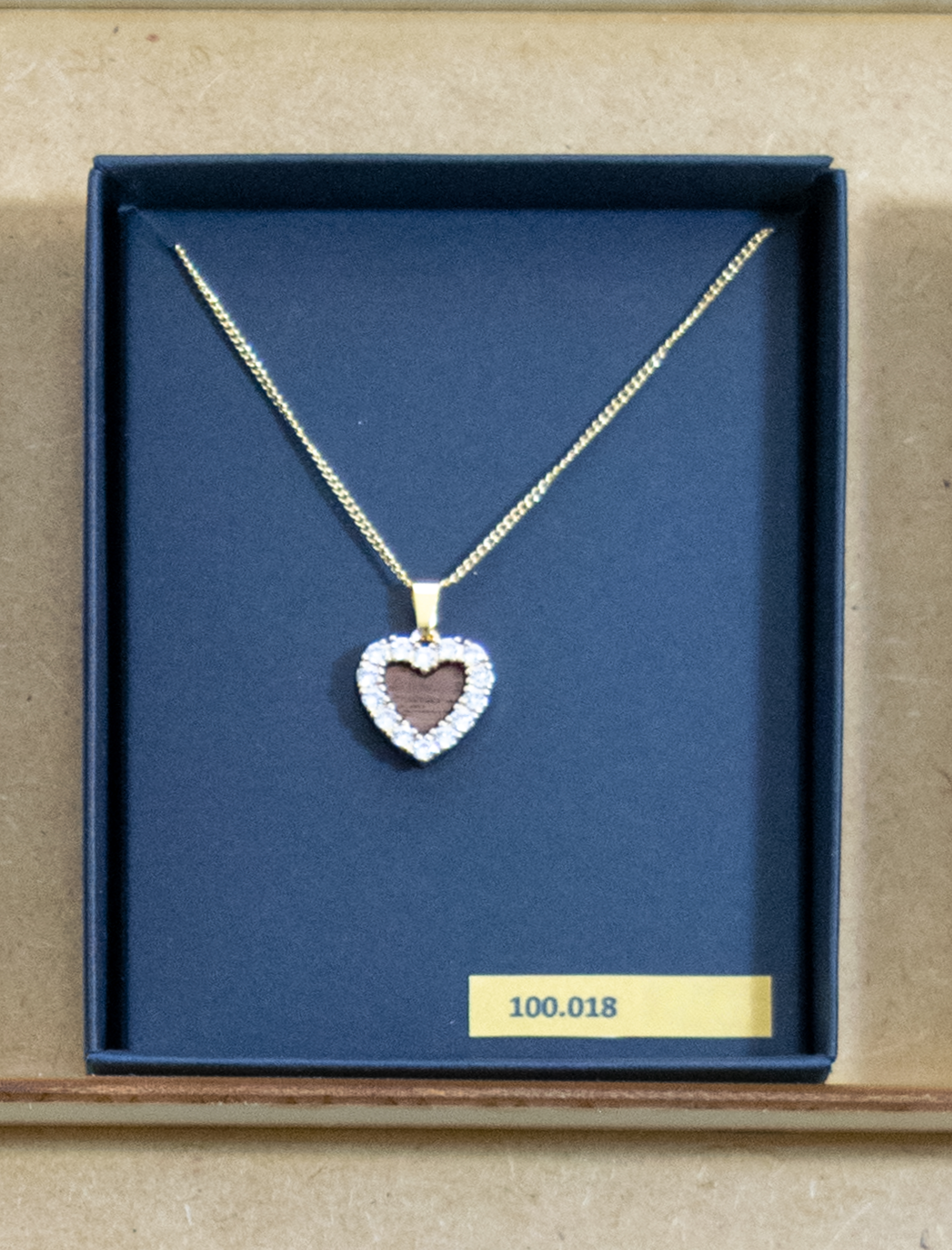 Halskette "Walnuss Herzkranz"