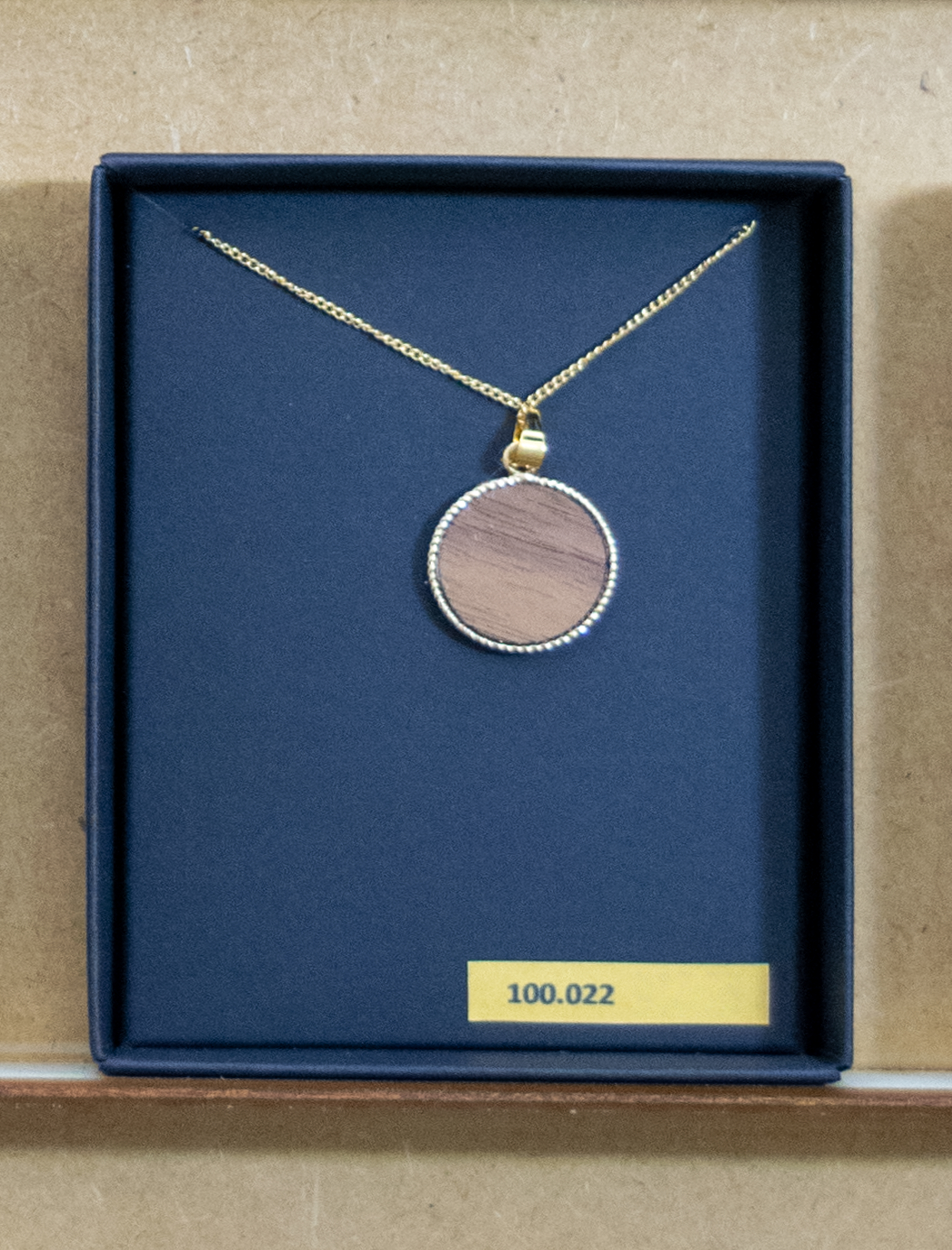 Collana "Cerchio ornamentale in noce