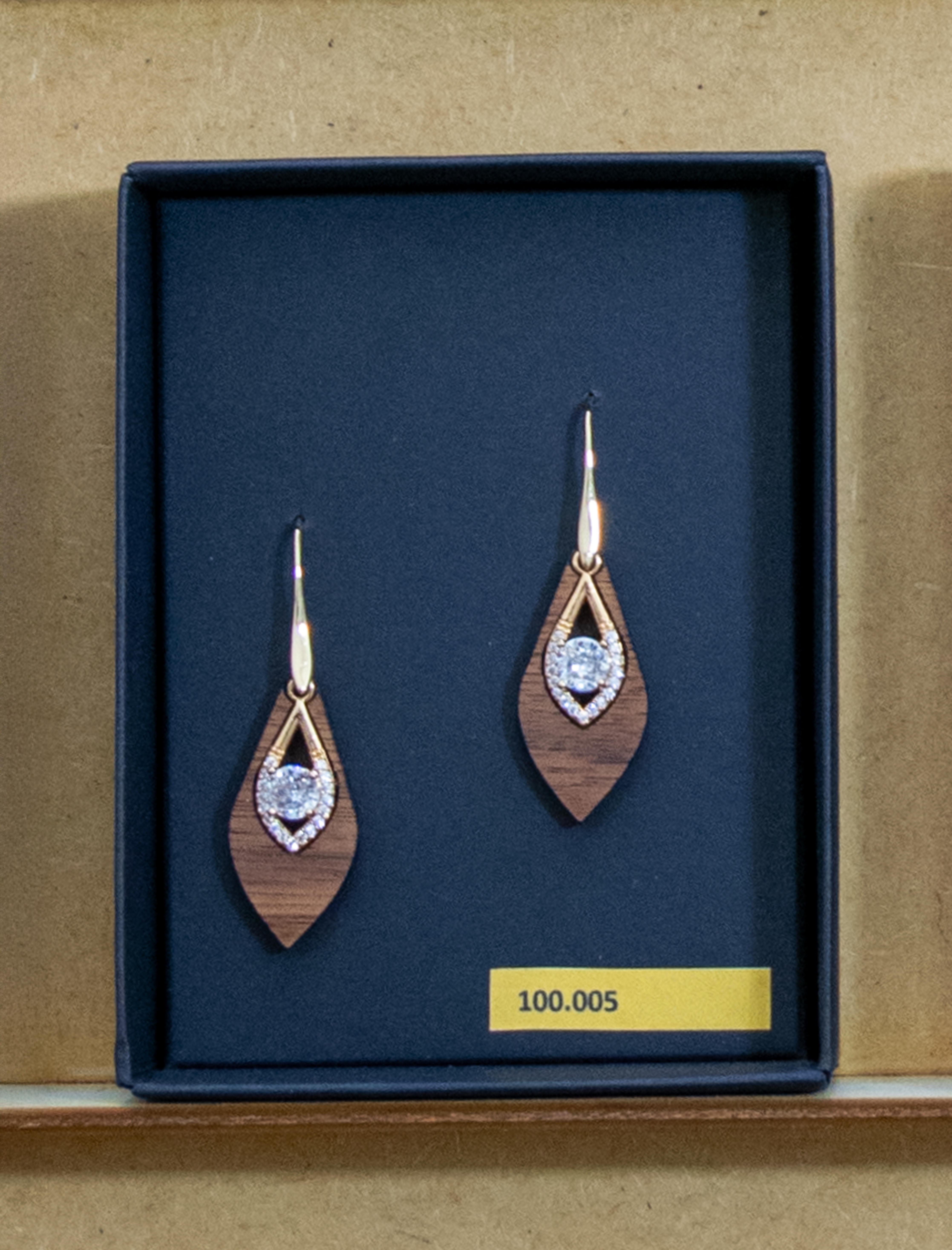 Earrings ‘Walnut Jewellery Arrow’