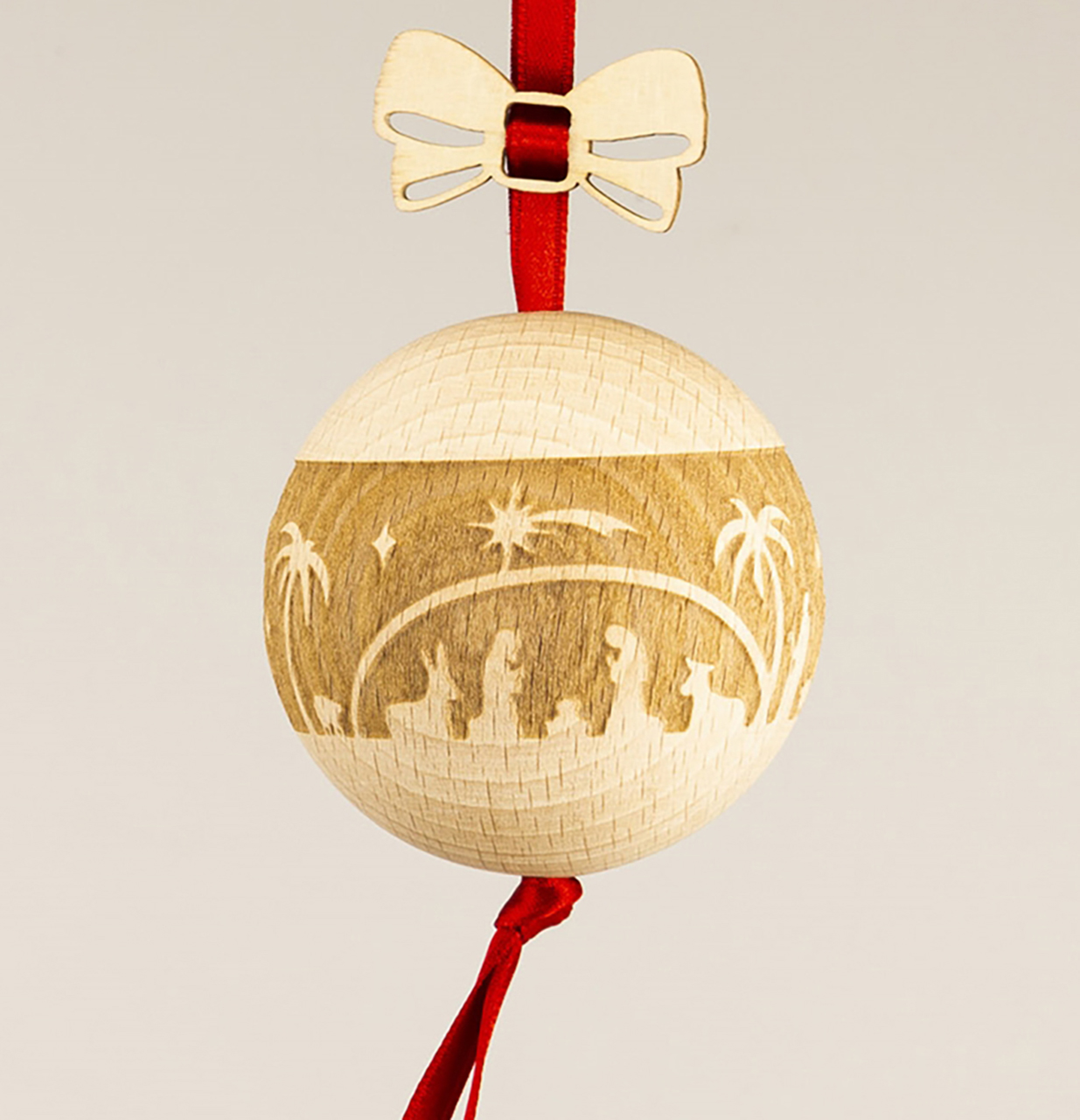 Kugel Ribbon aus Buche mit Hl.Familie