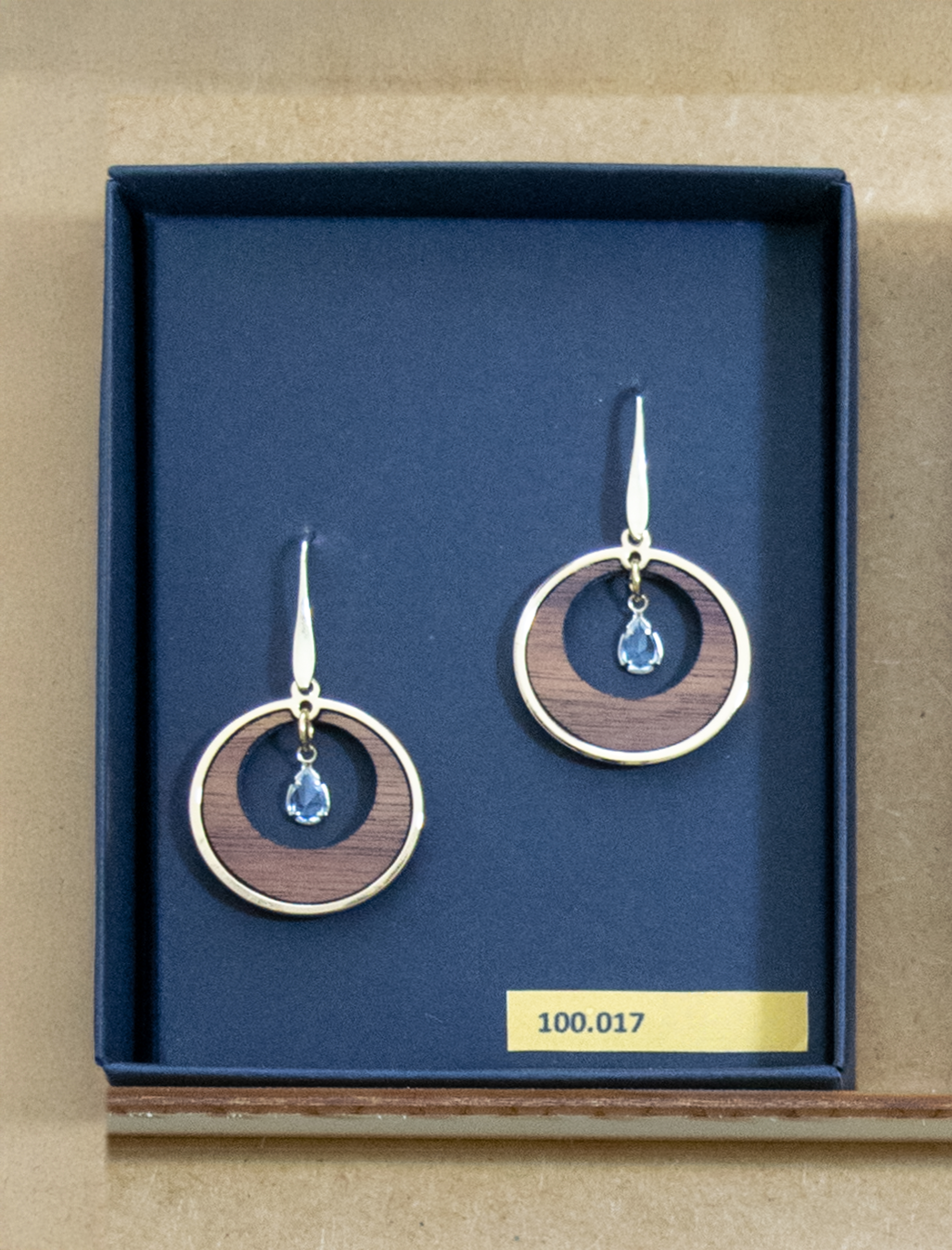 Earrings ‘Walnut Golden Eye’