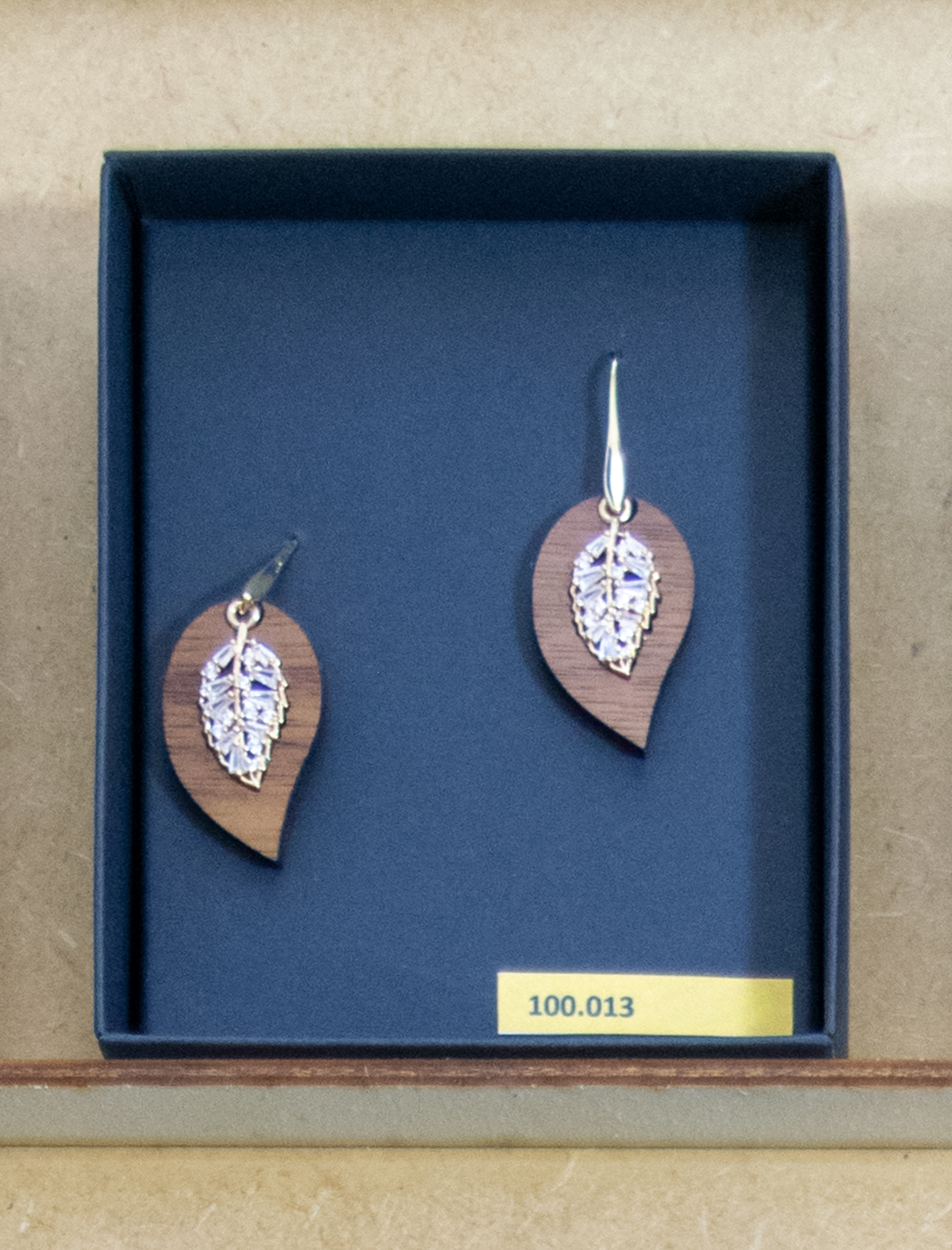 Earrings ‘Walnut decorative leaf’