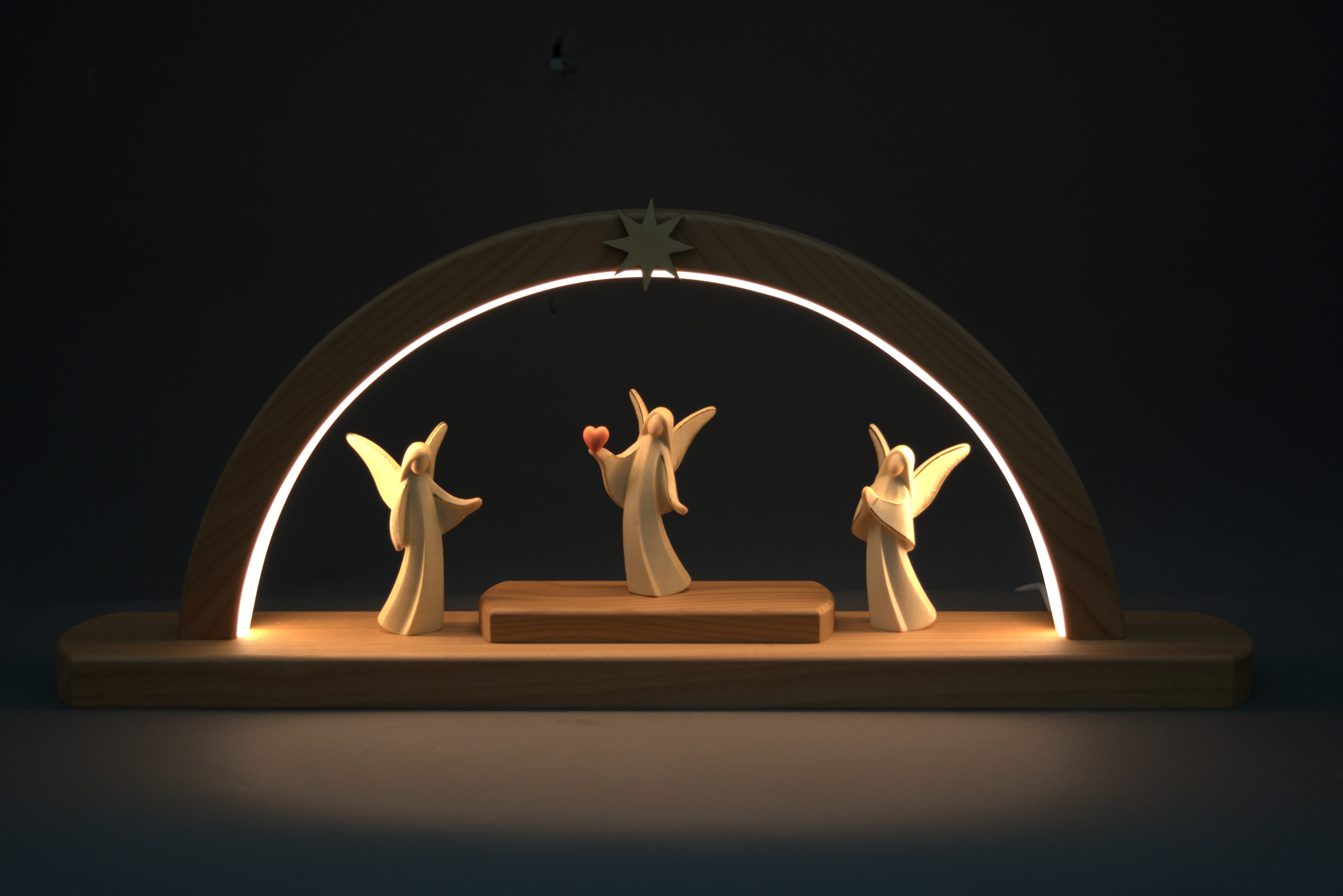 3 Aram Engel auf LED Lichterbogen