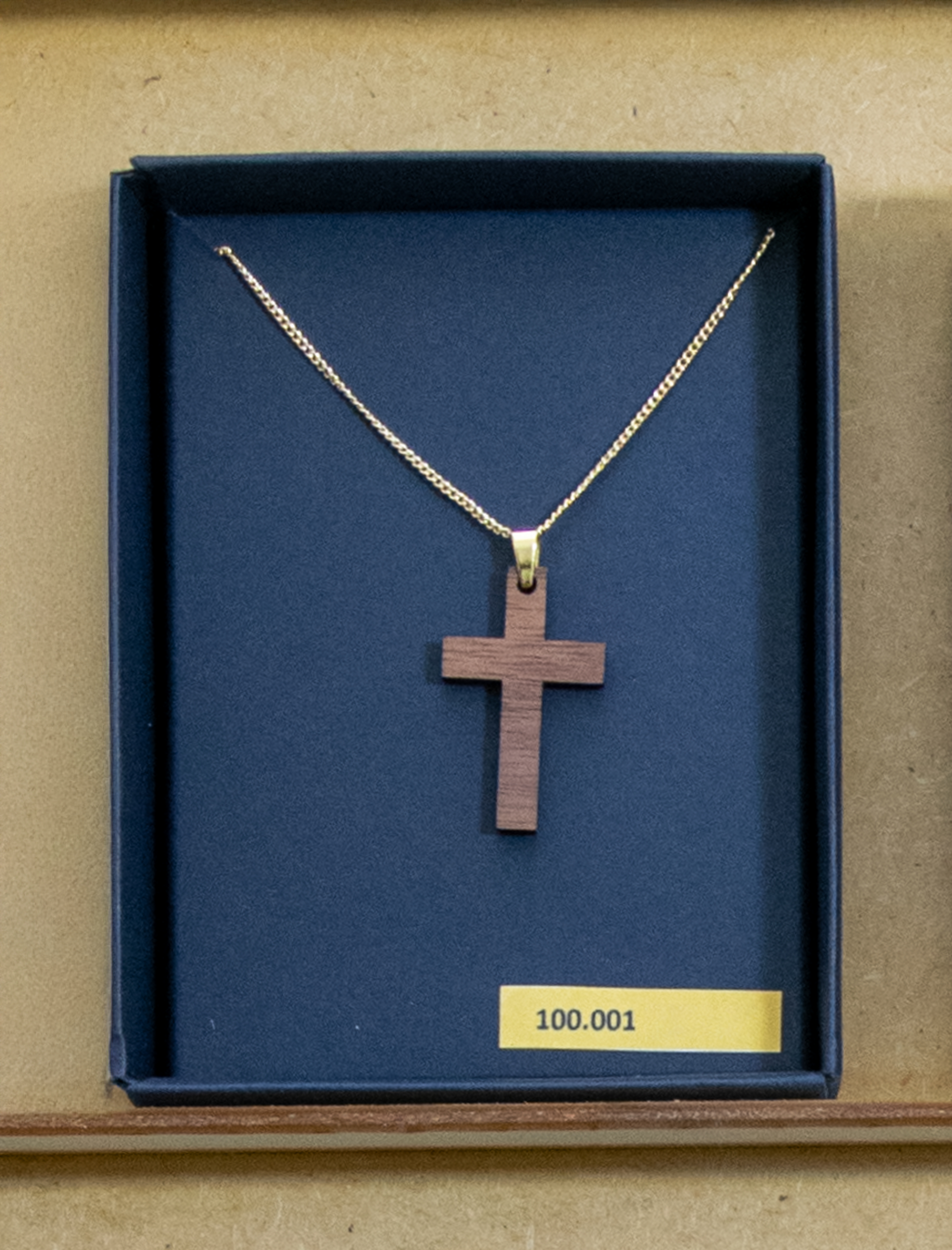 Halskette "Walnuss Kreuz"