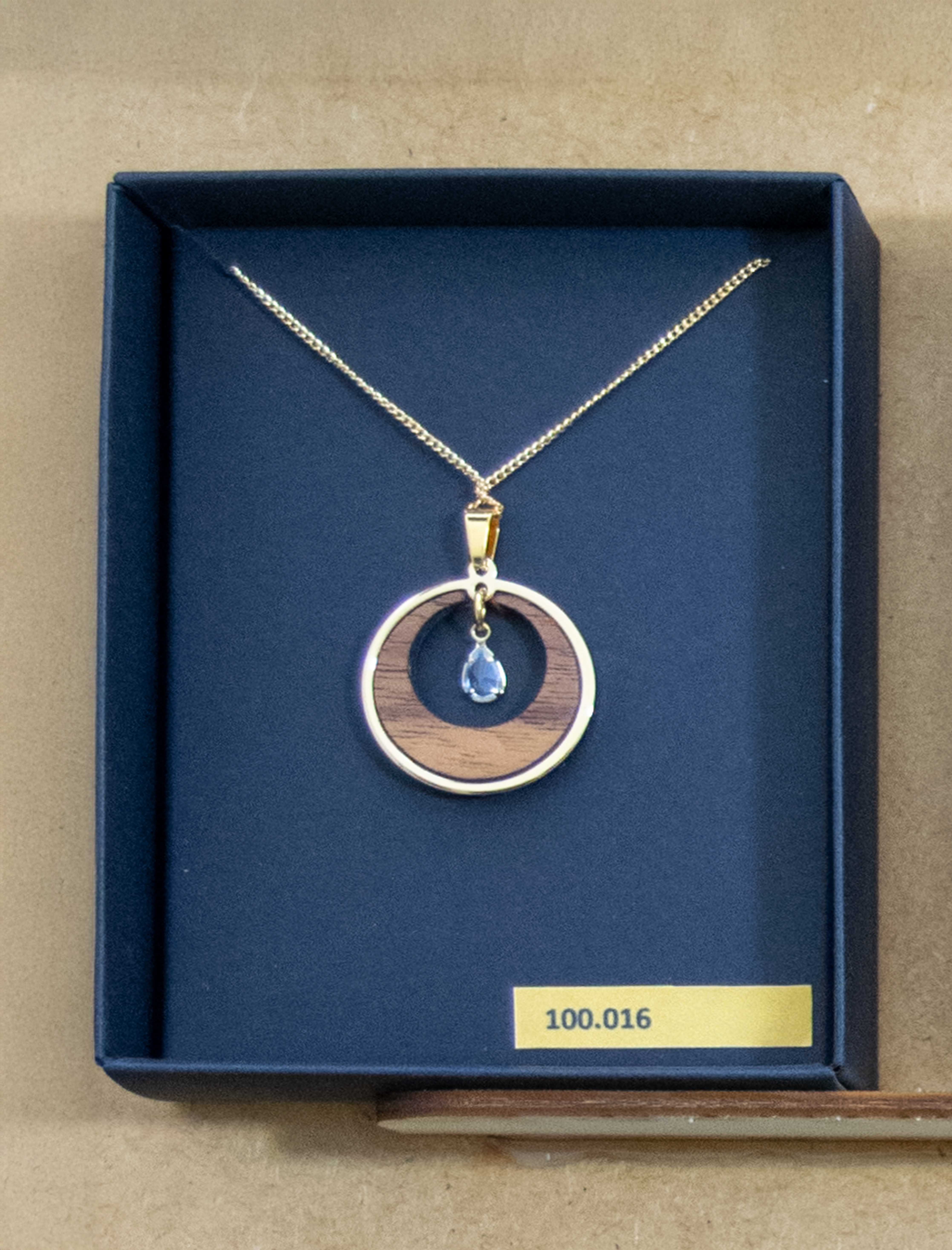 Halskette "Walnuss Goldenes Auge"